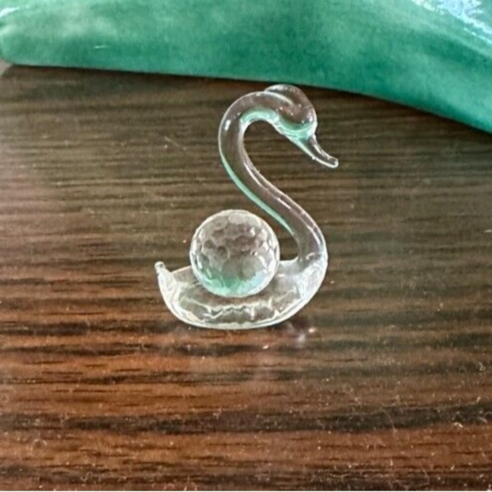 Miniature Swan Crystal(?) with Ball on Back Mini Glass Swan Decor